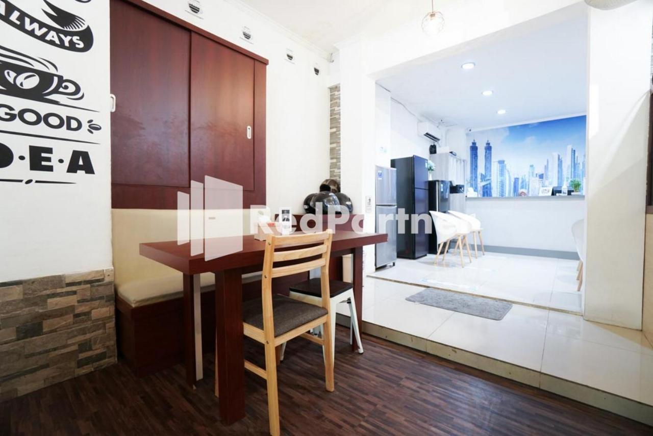 Eascot Hotel RedPartner Jakarta Exterior foto