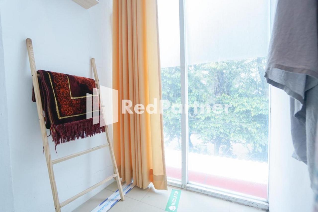 Eascot Hotel RedPartner Jakarta Exterior foto