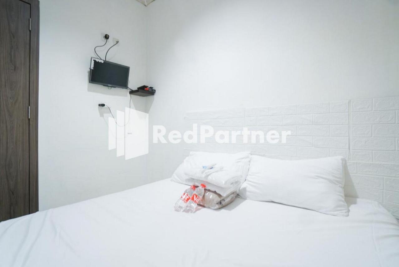 Eascot Hotel RedPartner Jakarta Exterior foto
