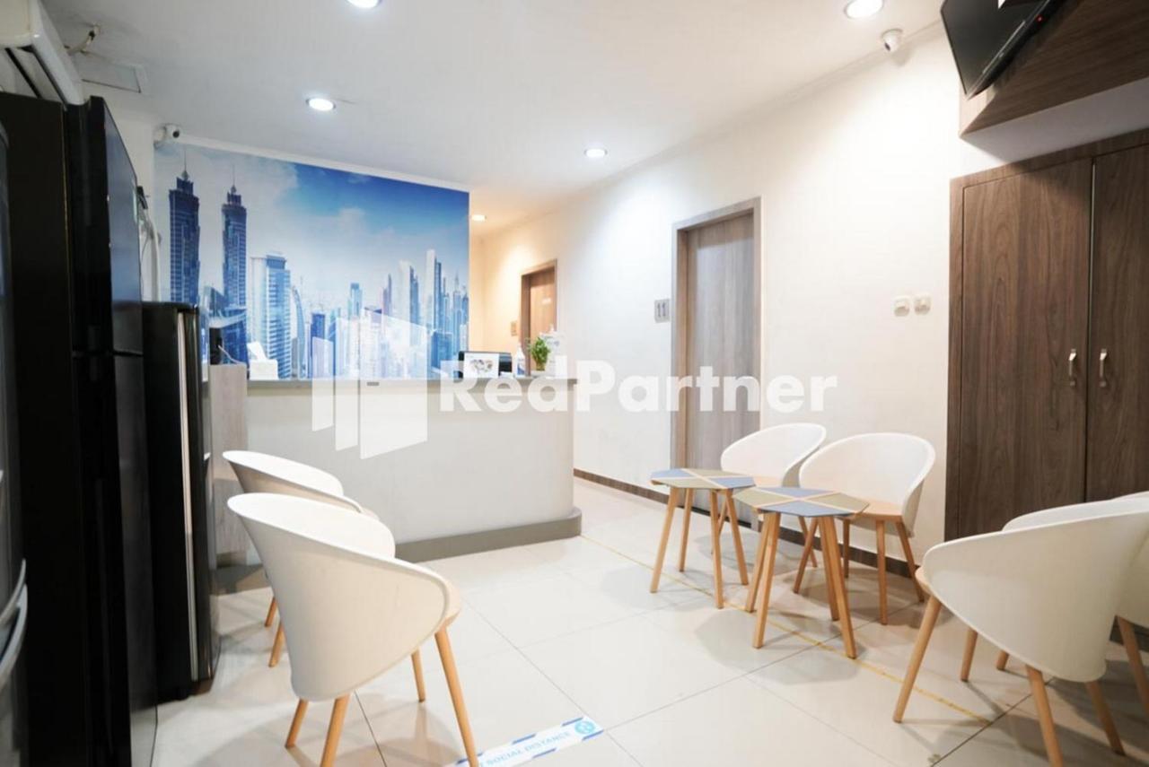Eascot Hotel RedPartner Jakarta Exterior foto