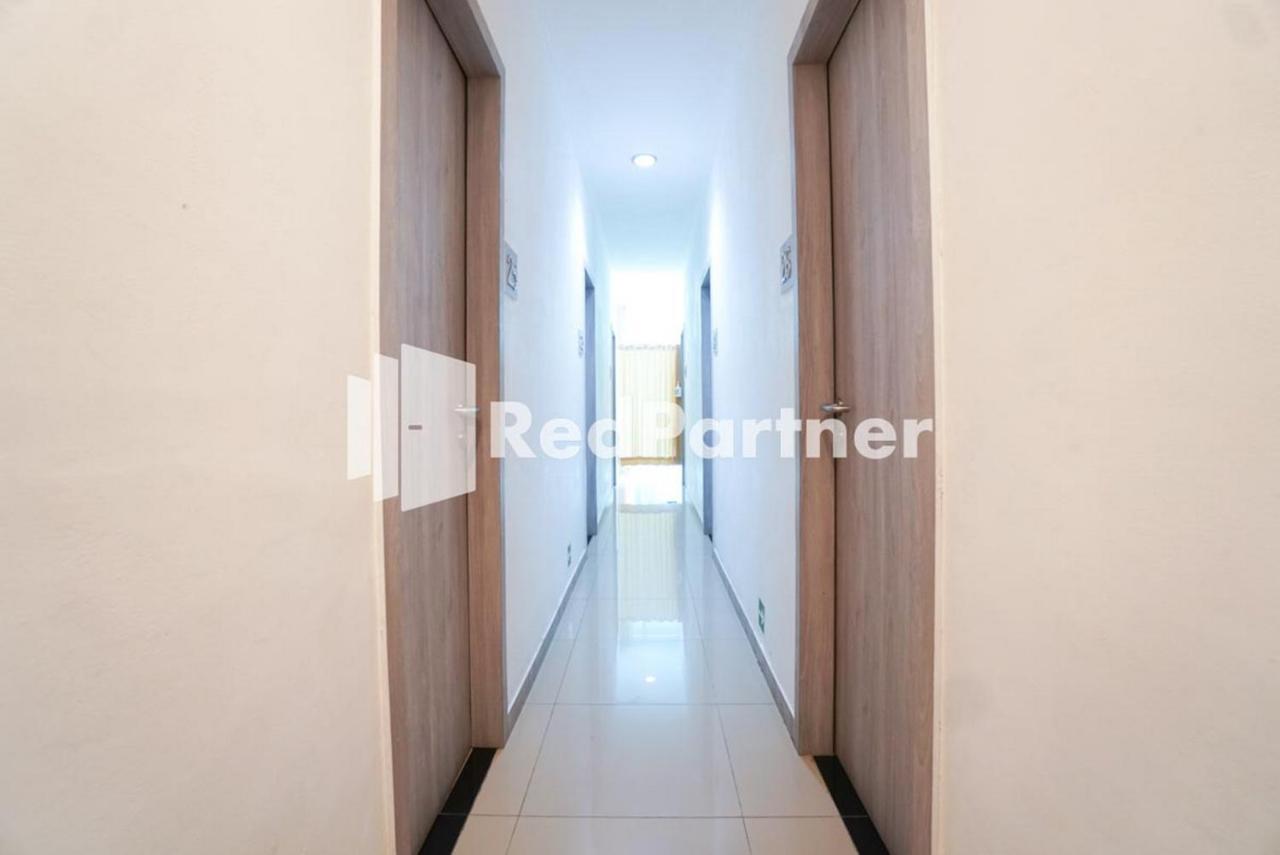 Eascot Hotel RedPartner Jakarta Exterior foto