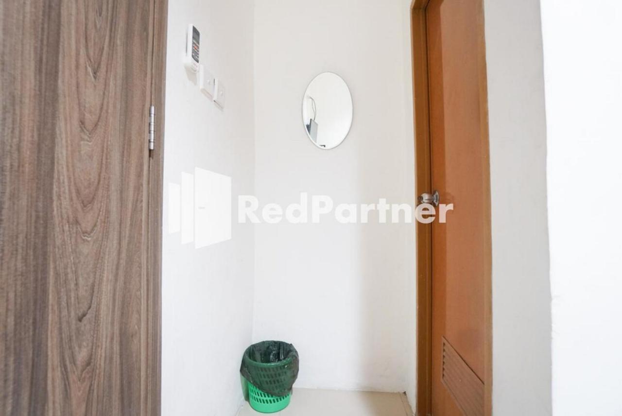 Eascot Hotel RedPartner Jakarta Exterior foto