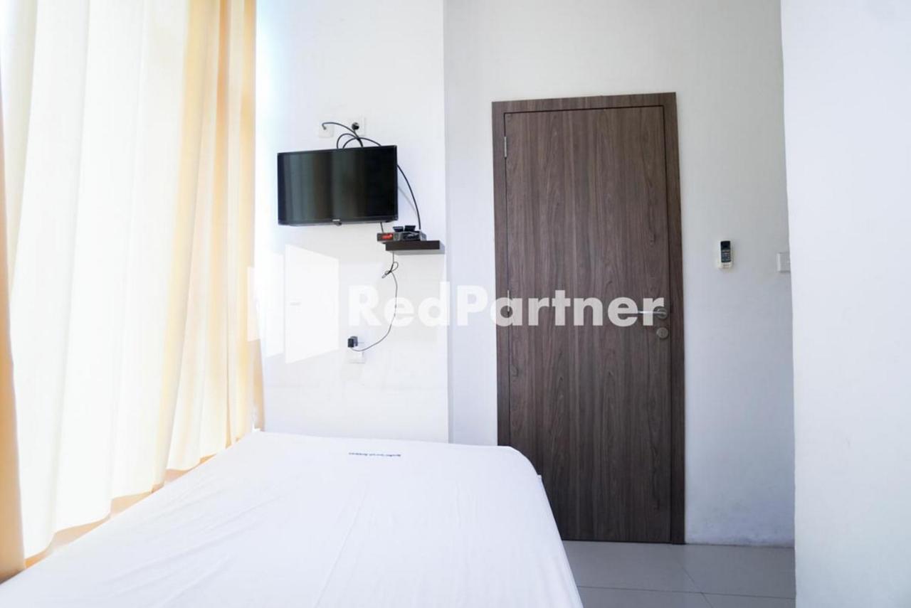 Eascot Hotel RedPartner Jakarta Exterior foto