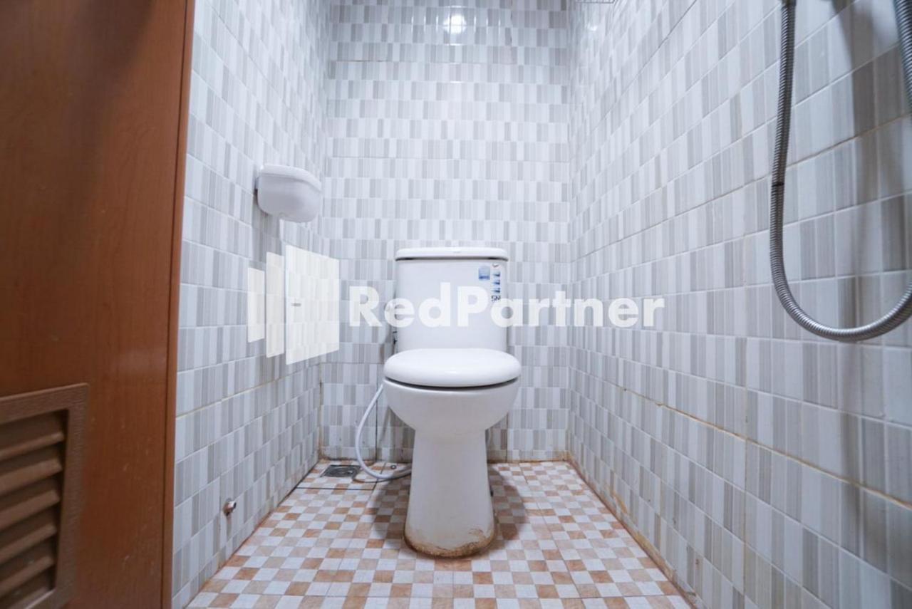 Eascot Hotel RedPartner Jakarta Exterior foto